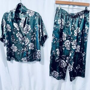 Elegant Floral Satin Pajama Set -Forest green and pastel pink Size L NWOT comfy